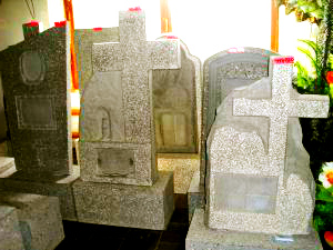 Фото памятников на кладбище
